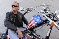 Peter Fonda es un entusiasta de la cultura de las motos y ha aparecido en cintas como "Wild Hogs" y "Ghost Rider" que hacen referencia de una forma u otra al estilo de vida planteado por la cinta "Easy Rider"